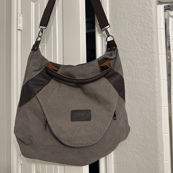 New Threaded Pear Canvas Tote Nag weekend Getaway Carry on with Multiple Pockets - Picture 1 of 9
